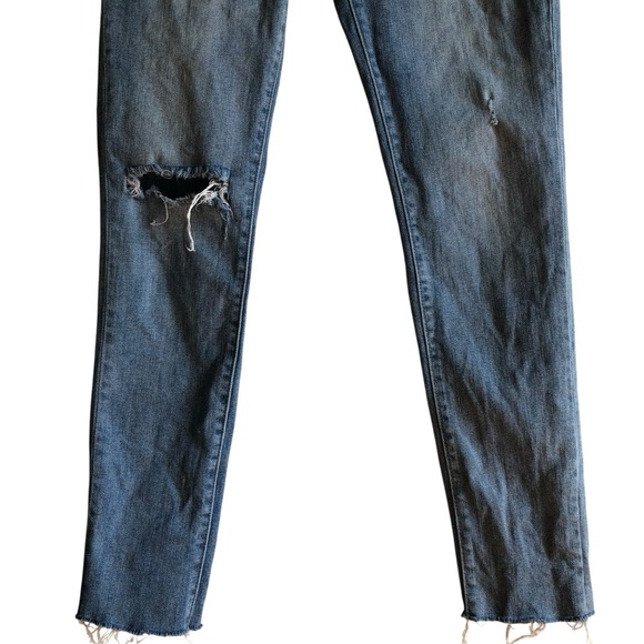 Levi’s 711 Skinny Jeans Size 27 Distressed with Patches Medium Blue Wash - Picture 8 of 16